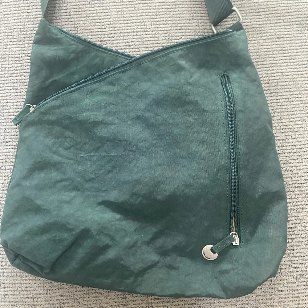 Travelon Stylish Green Crossbody Bag - Picture 2 of 9